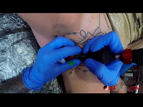 ❤️ Itin tatuiruota karšta Sully Savage gavo tatuiruotę ant savo klitorio ❤ Dulkinimo video prie lt.mysexpics.ru ❌️